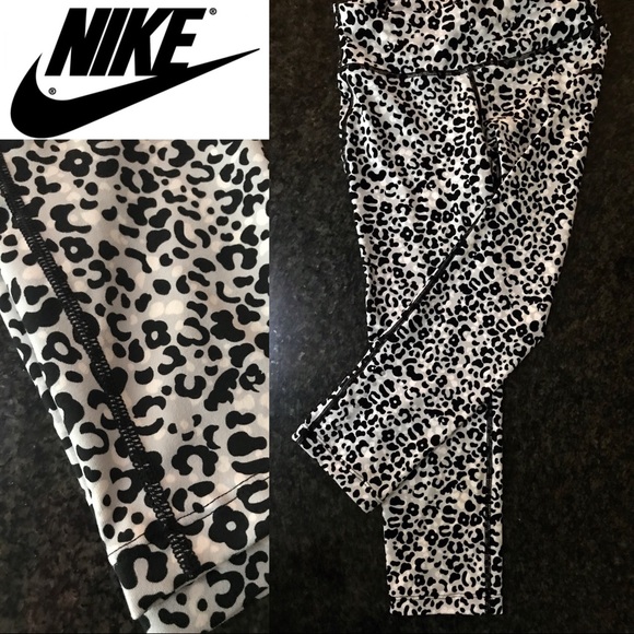 Nike Pants - Nike animal print cropped sz XS leggings bk/White